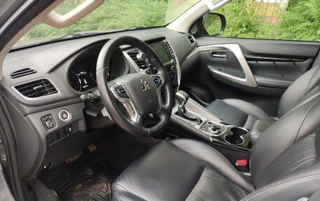 Mitsubishi Pajero Sport III рестайлинг, 2018 год, 2 850 000 рублей, 6 фотография