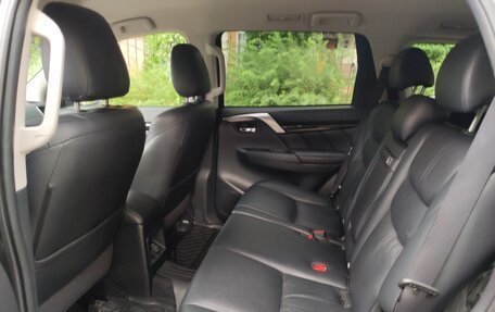 Mitsubishi Pajero Sport III рестайлинг, 2018 год, 2 850 000 рублей, 7 фотография