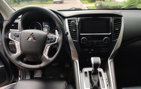 Mitsubishi Pajero Sport III рестайлинг, 2018 год, 2 850 000 рублей, 8 фотография