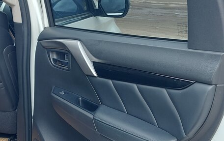 Mitsubishi Pajero Sport III рестайлинг, 2018 год, 3 500 000 рублей, 9 фотография