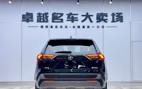 Toyota RAV4, 2021 год, 2 150 000 рублей, 3 фотография