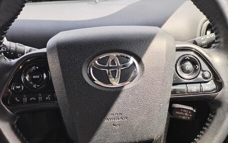 Toyota Prius IV XW50, 2019 год, 1 800 000 рублей, 7 фотография