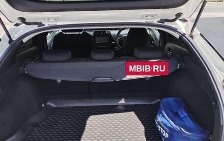 Toyota Prius IV XW50, 2019 год, 1 800 000 рублей, 5 фотография