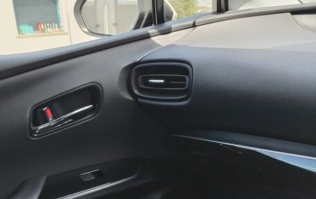Toyota Prius IV XW50, 2019 год, 1 800 000 рублей, 11 фотография