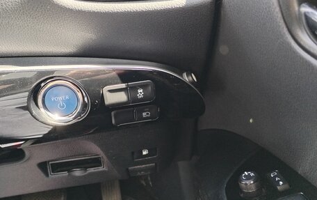 Toyota Prius IV XW50, 2019 год, 1 800 000 рублей, 10 фотография