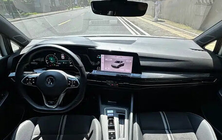 Volkswagen Golf VIII, 2022 год, 2 140 000 рублей, 10 фотография