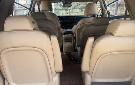 KIA Carnival III, 2017 год, 2 500 000 рублей, 6 фотография