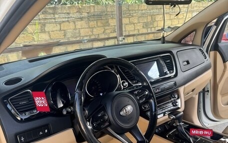 KIA Carnival III, 2017 год, 2 500 000 рублей, 8 фотография