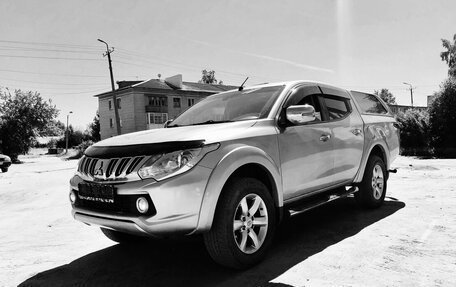 Mitsubishi L200 IV рестайлинг, 2015 год, 1 990 000 рублей, 2 фотография