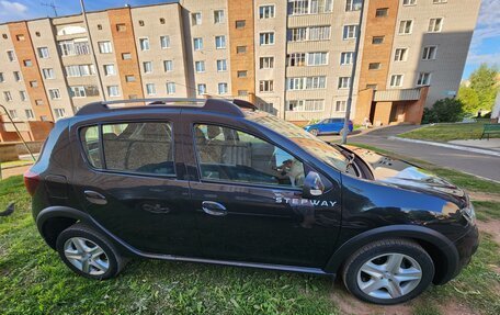Renault Sandero II рестайлинг, 2017 год, 1 220 000 рублей, 2 фотография