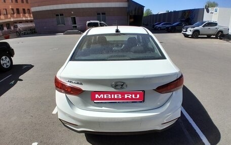 Hyundai Solaris II рестайлинг, 2018 год, 950 000 рублей, 3 фотография