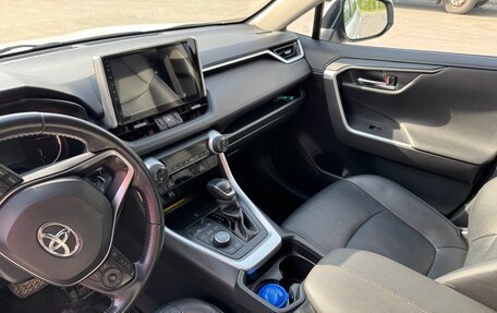 Toyota RAV4, 2020 год, 3 600 000 рублей, 2 фотография