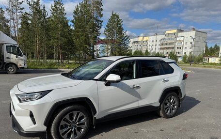 Toyota RAV4, 2020 год, 3 600 000 рублей, 9 фотография
