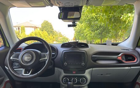 Jeep Renegade I рестайлинг, 2017 год, 2 350 000 рублей, 16 фотография