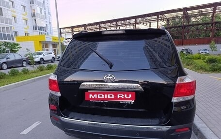 Toyota Highlander III, 2012 год, 2 499 990 рублей, 3 фотография