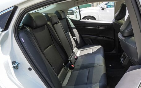 Toyota Camry, 2024 год, 3 950 000 рублей, 7 фотография