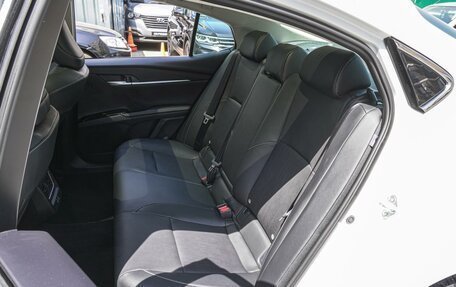 Toyota Camry, 2024 год, 3 950 000 рублей, 9 фотография