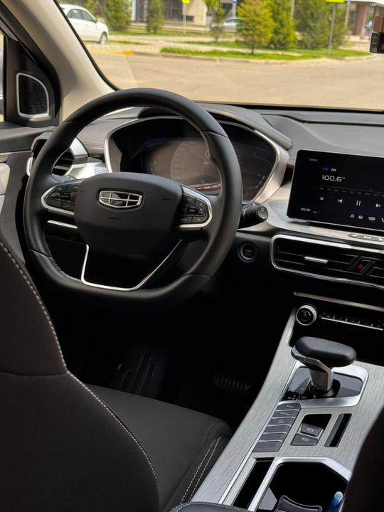 Geely Coolray I, 2022 год, 1 599 000 рублей, 9 фотография