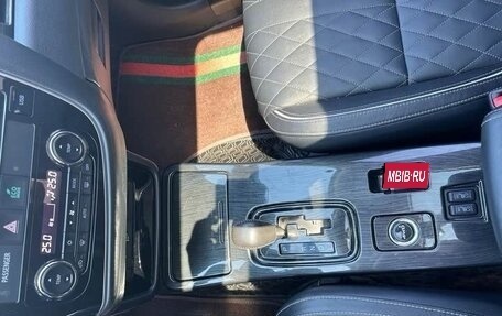 Mitsubishi Outlander III рестайлинг 3, 2021 год, 2 200 000 рублей, 8 фотография