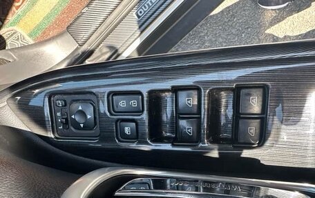 Mitsubishi Outlander III рестайлинг 3, 2021 год, 2 200 000 рублей, 9 фотография