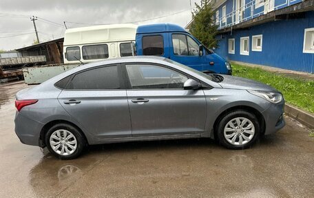 Hyundai Solaris II рестайлинг, 2018 год, 1 300 000 рублей, 1 фотография