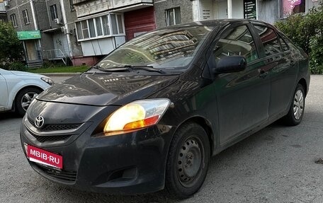 Toyota Yaris III рестайлинг, 2008 год, 660 000 рублей, 1 фотография
