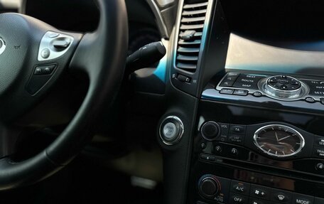 Infiniti QX70, 2014 год, 1 950 000 рублей, 17 фотография