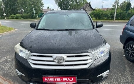 Toyota Highlander III, 2013 год, 2 195 000 рублей, 1 фотография