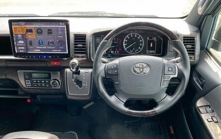 Toyota HiAce H200, 2022 год, 3 750 000 рублей, 11 фотография