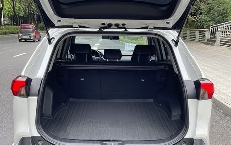 Toyota RAV4, 2022 год, 2 020 000 рублей, 10 фотография