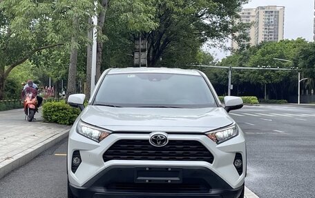 Toyota RAV4, 2022 год, 2 020 000 рублей, 2 фотография