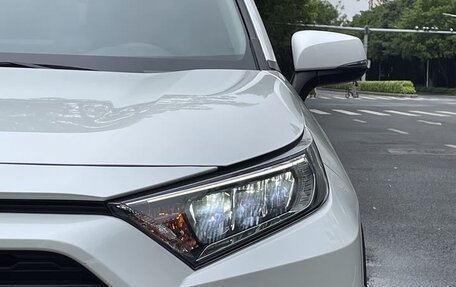Toyota RAV4, 2022 год, 2 020 000 рублей, 8 фотография