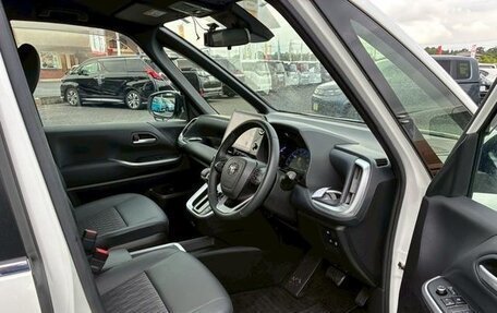 Toyota Noah, 2022 год, 2 495 000 рублей, 10 фотография