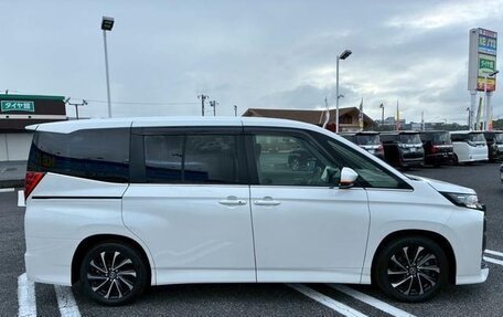 Toyota Noah, 2022 год, 2 495 000 рублей, 8 фотография