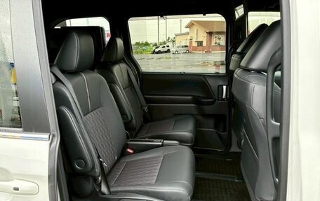 Toyota Noah, 2022 год, 2 495 000 рублей, 15 фотография
