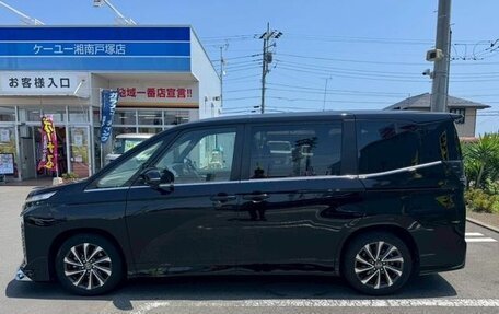 Toyota Voxy, 2022 год, 2 550 000 рублей, 7 фотография