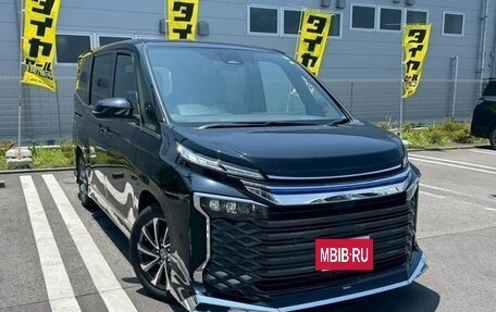 Toyota Voxy, 2022 год, 2 550 000 рублей, 3 фотография