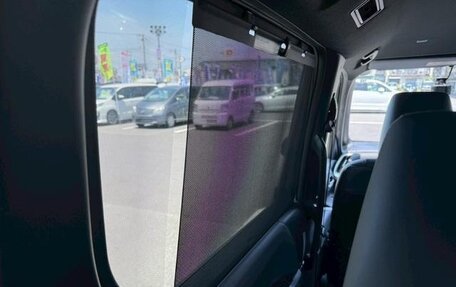 Toyota Voxy, 2022 год, 2 550 000 рублей, 24 фотография