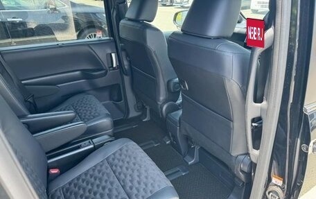 Toyota Voxy, 2022 год, 2 550 000 рублей, 18 фотография