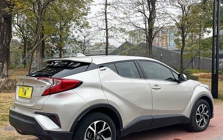 Toyota C-HR I рестайлинг, 2022 год, 1 490 000 рублей, 7 фотография