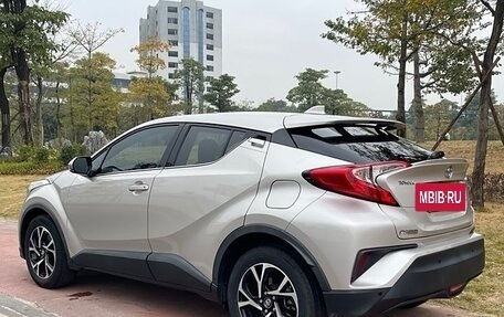 Toyota C-HR I рестайлинг, 2022 год, 1 490 000 рублей, 5 фотография