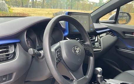 Toyota C-HR I рестайлинг, 2022 год, 1 490 000 рублей, 10 фотография