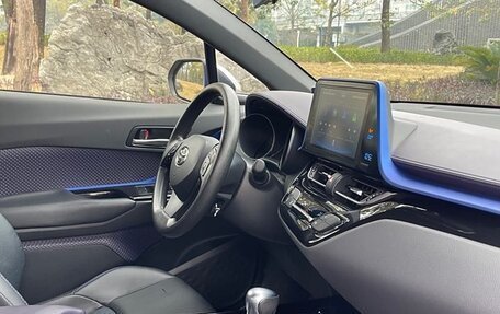 Toyota C-HR I рестайлинг, 2022 год, 1 490 000 рублей, 12 фотография