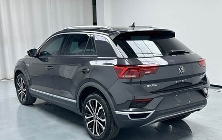 Volkswagen T-Roc I, 2022 год, 1 743 000 рублей, 4 фотография