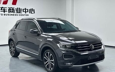 Volkswagen T-Roc I, 2022 год, 1 743 000 рублей, 3 фотография