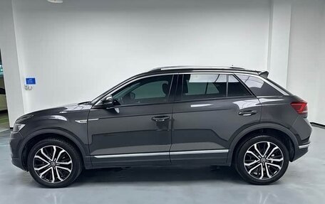 Volkswagen T-Roc I, 2022 год, 1 743 000 рублей, 7 фотография