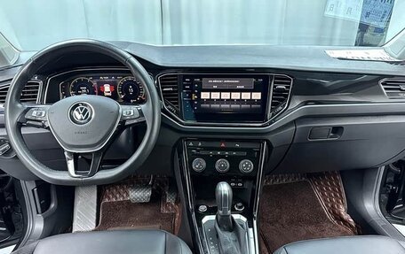 Volkswagen T-Roc I, 2022 год, 1 743 000 рублей, 8 фотография