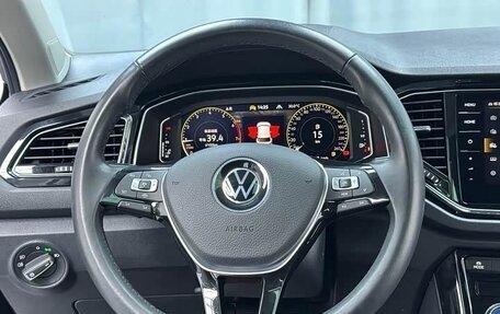 Volkswagen T-Roc I, 2022 год, 1 743 000 рублей, 9 фотография