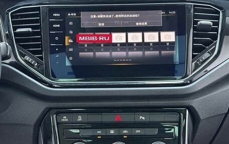 Volkswagen T-Roc I, 2022 год, 1 743 000 рублей, 11 фотография