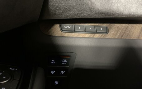 Lexus LM, 2024 год, 22 990 000 рублей, 26 фотография